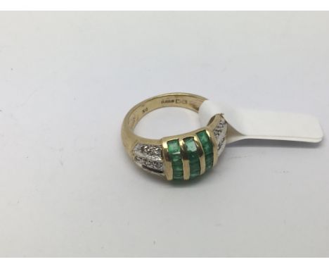 An Edwardian style emerald and diamond fancy ring, approx 3.9g and approx size J-K.