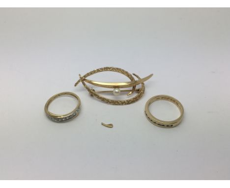 A 9ct gold brooch set with a pearl plus two rings, one marked 9k (3), approx 8g.