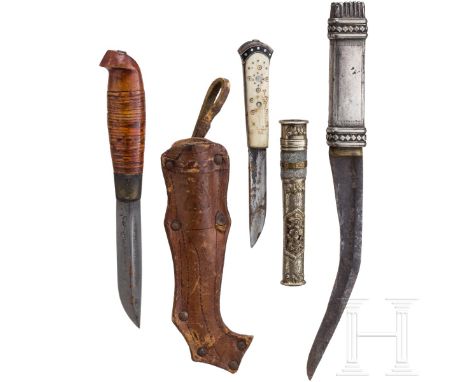 Lothi aus Tibet, Puuko aus Finnland und arabisches Messer, um 1900  Lothi mit einfacher Rückenklinge und vernieteten Beingrif