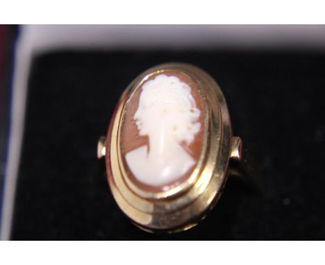 A 9ct gold cameo ring size N 