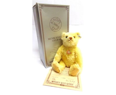 A STEIFF COLLECTOR'S TEDDY BEAR 'MUSICAL BEAR 1928' (REPLICA 1992)  (EAN 407482), yellow gold, limited edition 3455/8000, wit