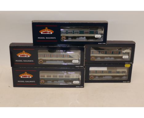 Bachmann OO Gauge BR Lighted Pullman Coaching Stock, comprising 1st and 2nd class Kitchen cars, with respective Parlour cars,