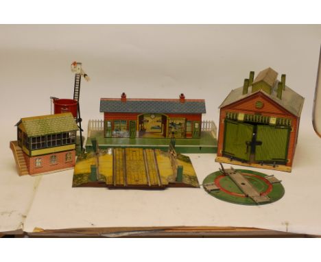 Hornby O Gauge Trackside Items and Clockwork Track, including boxed No 2 'Windsor' station with green base and ramps, G-VG, b
