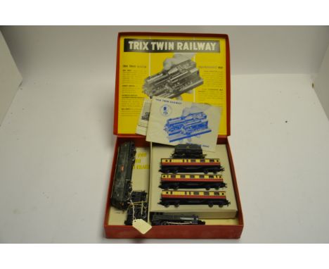 Trix 00 Gauge BR Passenger Train Set and other Locomotives, Trix Set comprising  BR green 4-4-0 'Pytchley' Locomotive and Ten