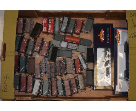 Bachmann OO Gauge Assorted Freight Stock, 47 wagons, the majority mineral wagons but including 4 bogie vehicles, most with or