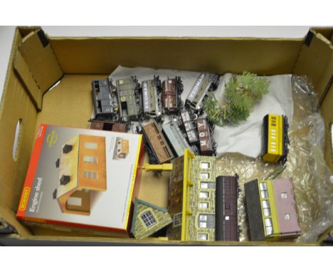 Hornby 00 Gauge Rolling Stock and Accessories, Hornby Lima  and Mainline unboxed wagons (10), Hornby 4-wheel Track cleaning c