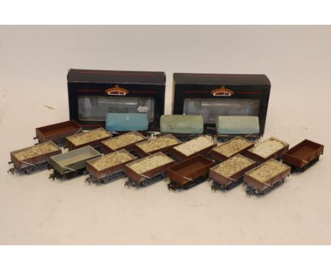 Bachmann OO Gauge 5-plank China Clay Wagons, nineteen examples in various liveries, most added loads and weathering, mostly G