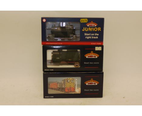 Bachmann OO Gauge BR Shunting Locomotives, comprising 31-335 class 03 diesel in early black as no 11226, 32-101 class 08 dies