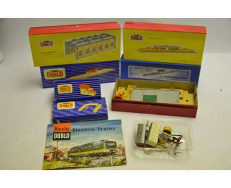 Hornby Dublo 00 Gauge accessories, including 5085 Surburban Station, 5020 Goods Depot, 5005 Engine Shed (windows glued in pla