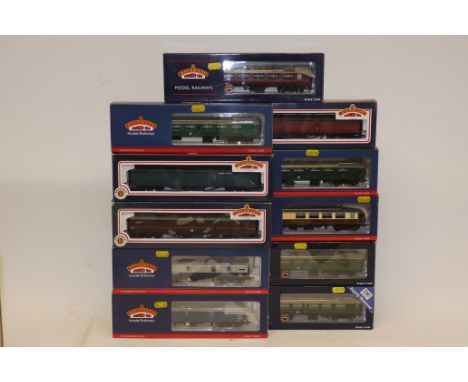 Bachmann OO Gauge BR Coaching Stock, comprising 4 SR green Bullied Coaches, 4 Thompson full brakes in different liveries, 6 M