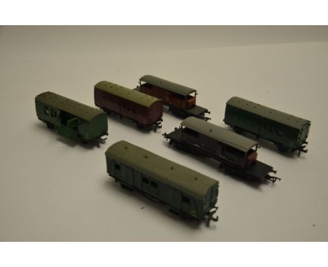 Hornby Dublo 00 Gauge Horse Boxes and Bachmann Queen Mary Brake Vans, Dublo green Horse Boxes (2, one with a horse) and maroo
