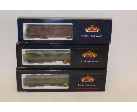 Bachmann OO Gauge BR Green Diesel Locomotives, comprising 32-060 class 42 'Warship' in weathered green D801 'Vanguard', 32-40