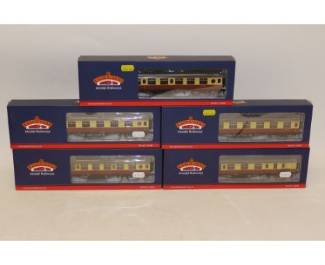 Bachmann OO Gauge BR (ex-LMS) 'Porthole' Coaching Stock, comprising ref's 39-450/55/65/70/75, all in BR crimson/cream livery,