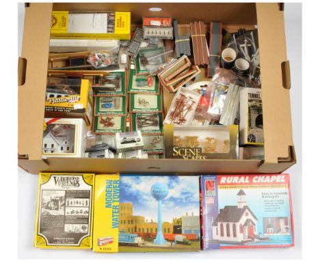 N Gauge Scenic items - to include partially assembled PECO NB-55 Turntable, Selection of Preiser figures, group of 11 Peco Mo