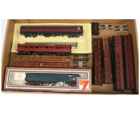 OO Gauge Coaches and Bodies by Various Manufactures. Including Bachmann (Hachette) Mk1 SK Maroon, Lima Siphon G Blue, Ratio, 