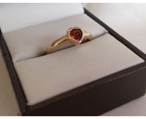 9ct gold ring with central heart shaped garnet. Size N.