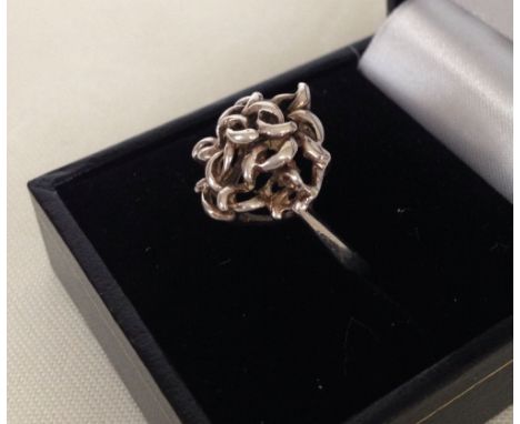 Ladies silver ring with a twisted link design, weight approx 3.3g, size O