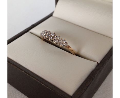Pretty hallmarked 9ct gold ladies ring set with 16 diamonds - total carat weight 0.20ct. Size O, weight approx 1.6g