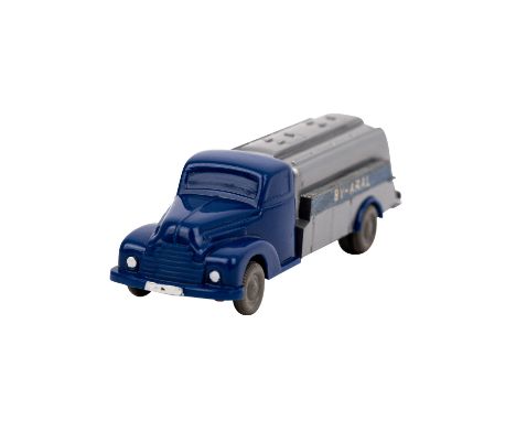 WIKING Aral Tankwagen Ford 3500, 1958-59, unverglaster Rollachser, Aufkleber leicht verblasst, sonst sehr guter Erhalt, Boden