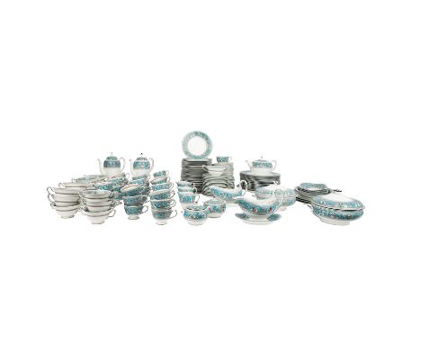WEDGWOOD Speise-und Kaffeeservice, 20.Jh. Wedgwood Speise- und Kaffeeservice "Florentine Turquoise" E: 1931, A: 2. Hälfte 20.