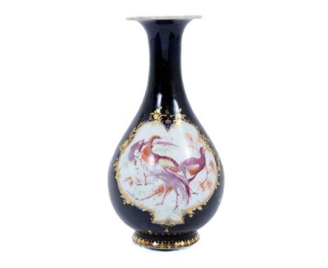 Chelsea bottle vase, circa 1760, decorated with exotic birds on a cobalt blue and gilt-patterned ground, gilt anchor mark to 