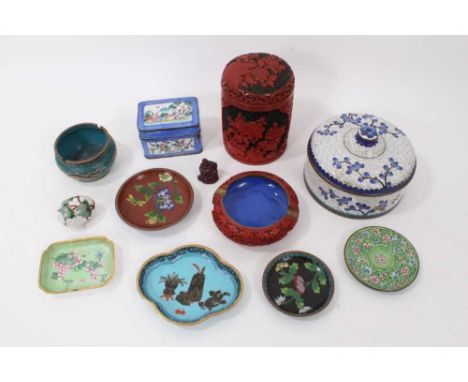 Collection of Chinese cloisonné, enamel and lacquered items, including lidded cloisonne pot 14cm diameter, decorative dishes 