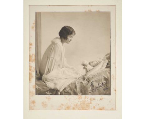 H.R.H.Elizabeth Duchess of York (later H.M.Queen Elizabeth The Queen Mother) Fine 1920s signed portrait photograph of the Pri