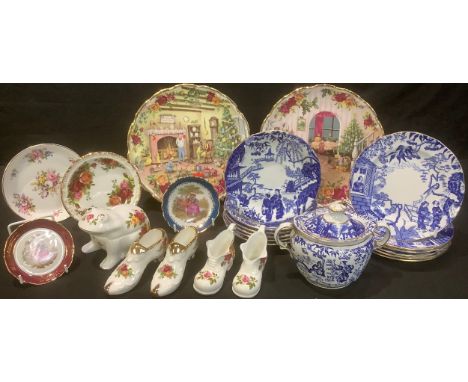 A Royal Crown Derby Mikado pattern sucrier, six saucers and six tea plates; a pair of Royal Albert Old Country Roses pattern 