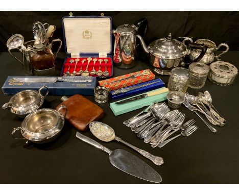 An Edwardian silver mounted hobnail cut hair tidy, marks rubbed, Birmingham c.1904; a George V silver mounted hobnail cut dre