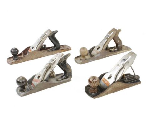 STANLEY Handyman No 4 and 5, STANLEY No 5 and a No 4 1/2 lacking handle some light rust G