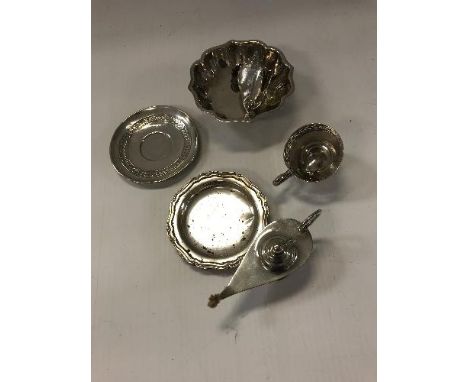 A collection of foreign white metal wares, to include a lighter in the form of an Aladdin's lamp inscribed "Plat-Mex-SA925 St