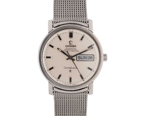 A GENTLEMAN'S STAINLESS STEEL OMEGA CONSTELLATION CHRONOMETER DAY DATE BRACELET WATCHCIRCA 1970, REF. 168.016Movement: 24J, a