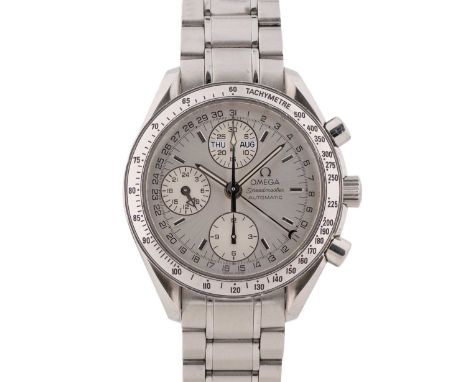 A GENTLEMAN'S SIZE STAINLESS STEEL OMEGA SPEEDMASTER REDUCED AUTOMATIC TRIPLE CALENDAR CHRONOGRAPH BRACELET WATCHCIRCA 2000, 