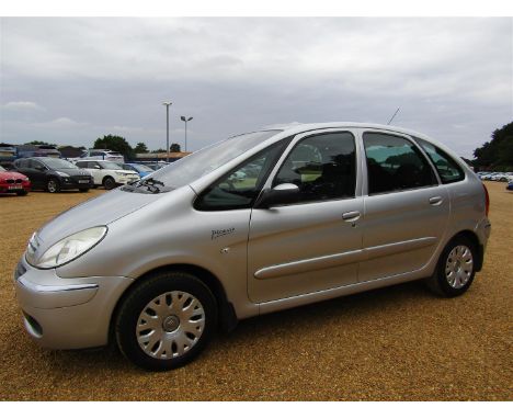 Make &amp; Model: Citroen Xsara Picasso DesireDate of Reg: AO09 ZKPColour: Silvercc: 1587MoT: 13-01-2023Fuel Type: PETROLMile