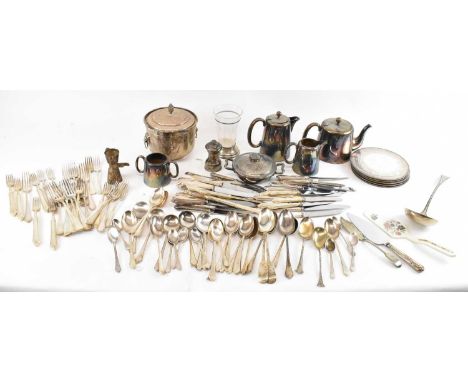 A quantity of assorted silver plated items, including a part setting Mappin &amp; Webb silver plated canteen of cutlery, a Ma