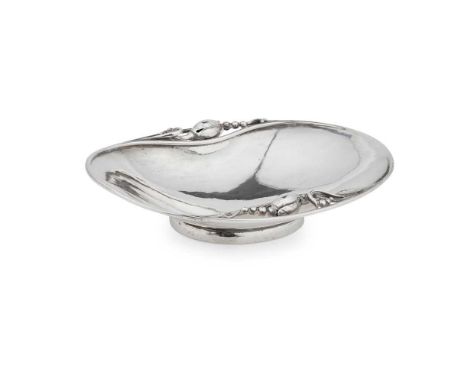 sterling silver, stamped GEORG JENSEN/ DENMARK/ STERLING/ 2B, with import hallmarks for 193113cm across