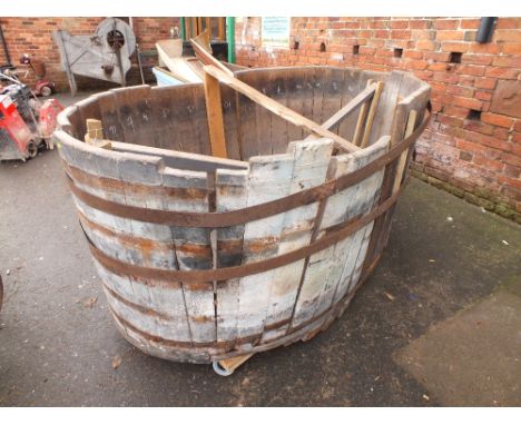 A LARGE VINTAGE OVAL WOODEN MASH TUN - PROVENANCE - FROM TEDDESLEY HALL W 190 CM A/F