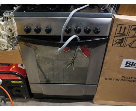 AN INDESIT OVEN WITH CERAMIC HOB A/F