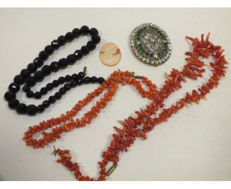 A BAG OF VINTAGE COSTUME JEWELLERY TO INCLUDE CORAL