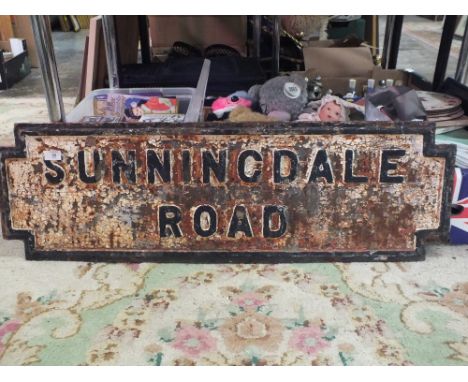 A VINTAGE CAST IRON SUNNINGDALE ROAD STREET SIGN 