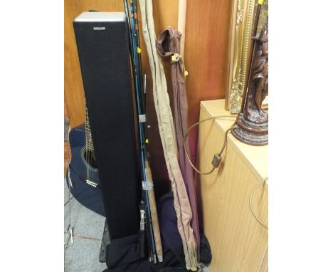 A QUANTITY OF VINTAGE FISHING RODS