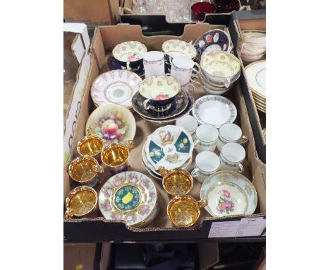 A TRAY OF VINTAGE CUPS AND SAUCERS ETC. TO INCLUDE SHELLEY, PARAGON, ETC. 