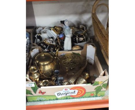 A SMALL TRAY OF BRASSWARE ETC TO INCLUDE A TEAPOT 