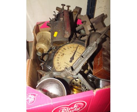 A TRAY OF VINTAGE TOOLS AND PARTS TO INCLUDE A BURNER ETC