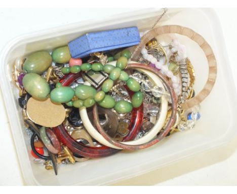 A BOX OF VINTAGE AND MODERN COSTUME JEWELLERY ETC