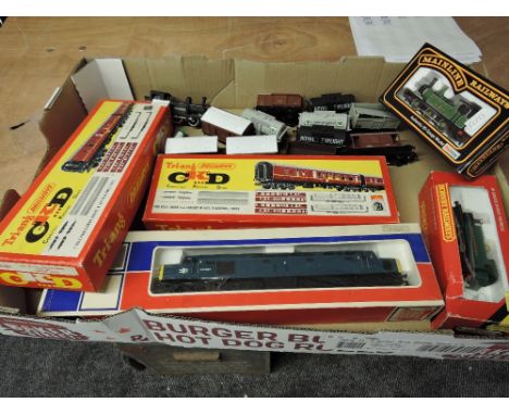 A collection of 00 gauge including Jouef diesel locomotive, boxed 8912, Hornby 0-4-0 Tank Engine, boxed R077, Mainline 0-6-0 