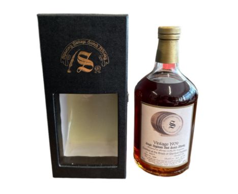 Signatory Glenlivet Vintage 1979 single malt Scotch whisky, sealed in Signatory box. Distilled at the Braes of Glenlivet Dist