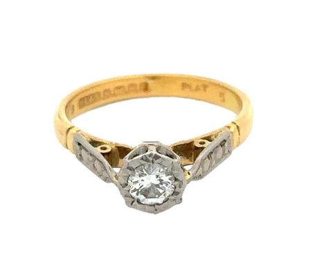 A hallmarked 18ct yellow gold and platinum diamond illusion ring, weight 2.69g. Size J. Diamond approx 0.25ct. Please see the