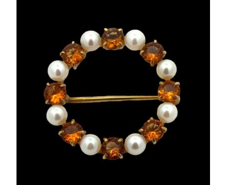 A citrine and cultured pearl 9ct gold circlet brooch. 27mm in diameter. Weight 4.8g. Please see the buyer's terms and conditi