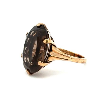 An oval faceted smoky quartz ring, hallmarked 9ct. Smoky quartz approx 20mm x 15mm. Size O. Weight 6.65g. Please see the buye